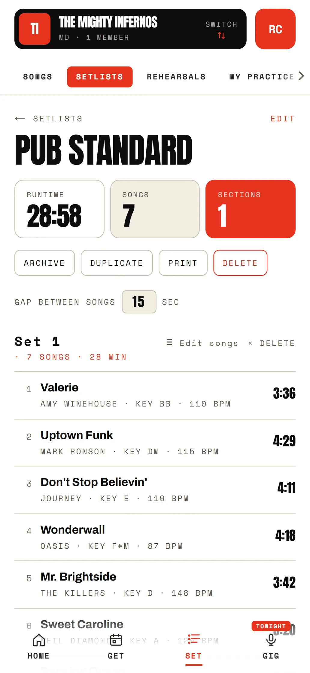 Setlist detail in the light theme, showing runtime, song count, and each song with its key and BPM